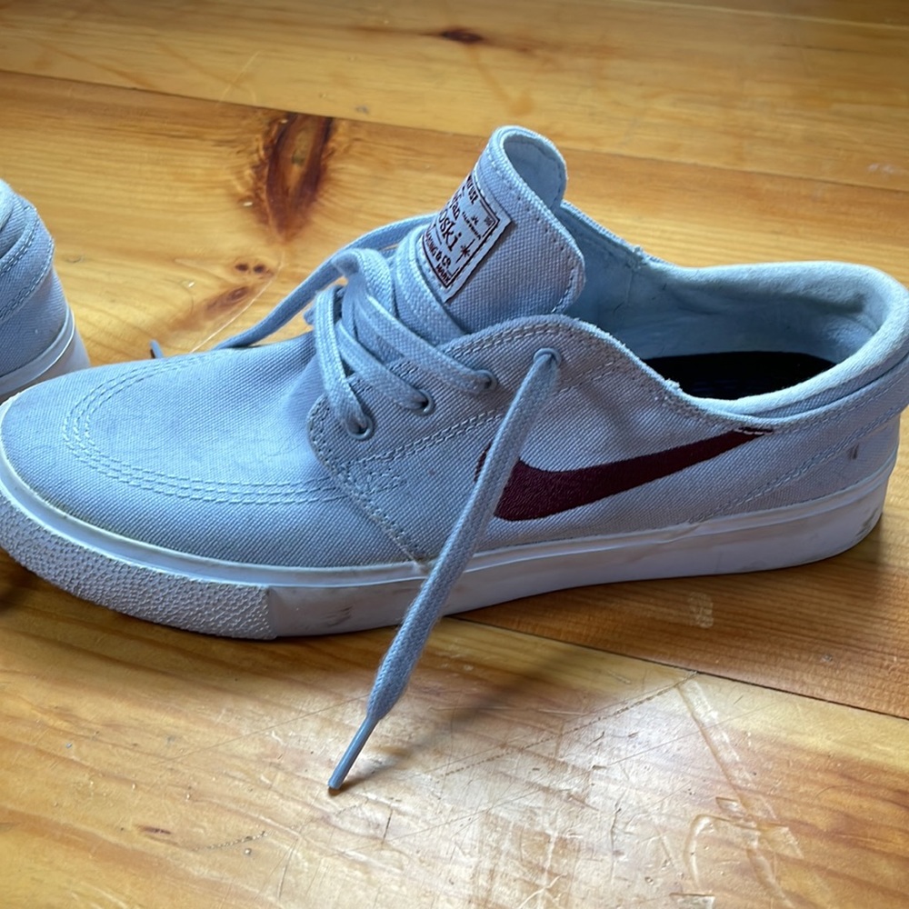Nikes - Picture 2 of 5